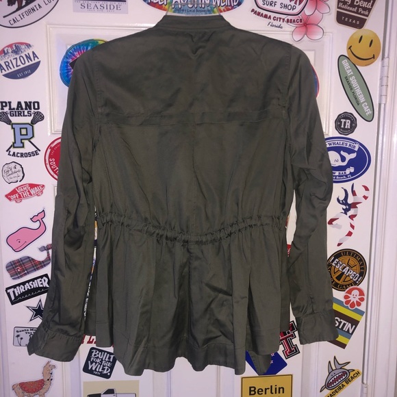 THE CUTEST ARMY GREEN JACKET!🔥 ADJUSTABLE WAIST! - Picture 5 of 5